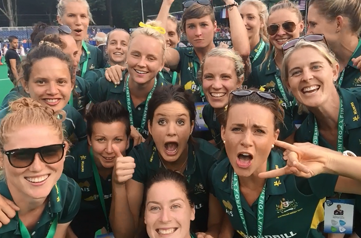 Check out <a href="/Hockeyroos/">Hockeyroos</a> #Roovolution as they seek to inspire the next generation: bit.ly/1UP5zg5 #LoveHockey
