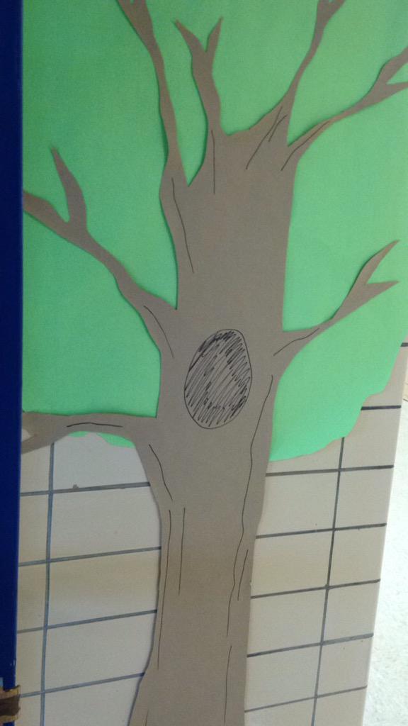 MSSchrader2016's tweet photo. Kindness tree all ready for the awesome 5th graders! @ParkadePanthers http://t.co/QZ5xp841CZ