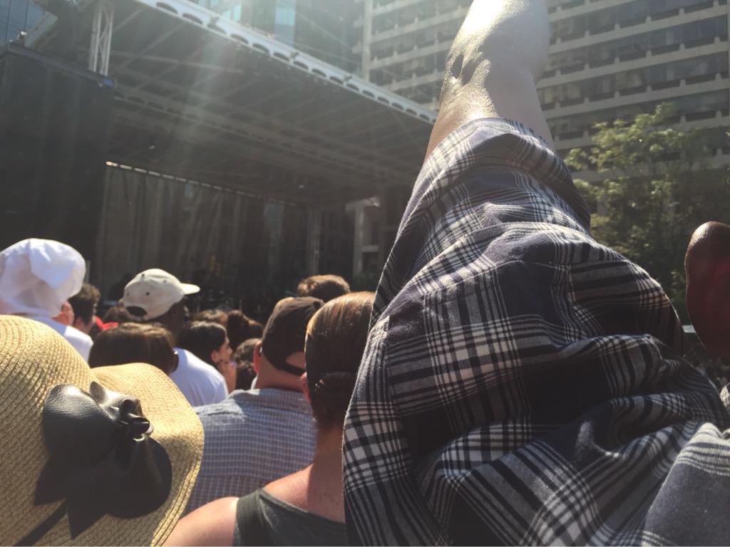 GetDecibly's tweet photo. #steviewonder fans in philly-does your view look like this? See the front row pics using the @GetDecibly app http://t.co/fh6EZYZSl1