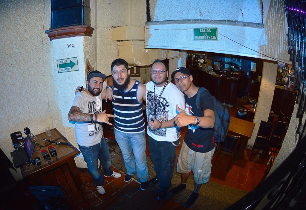hendosmusica's tweet photo. Después de la entrevista, con @ReinaelMetal en el @AZMFMX gracias por ese apoyo @julioers
#hendosmusica #AZMF http://t.co/NWtQjxhRI7