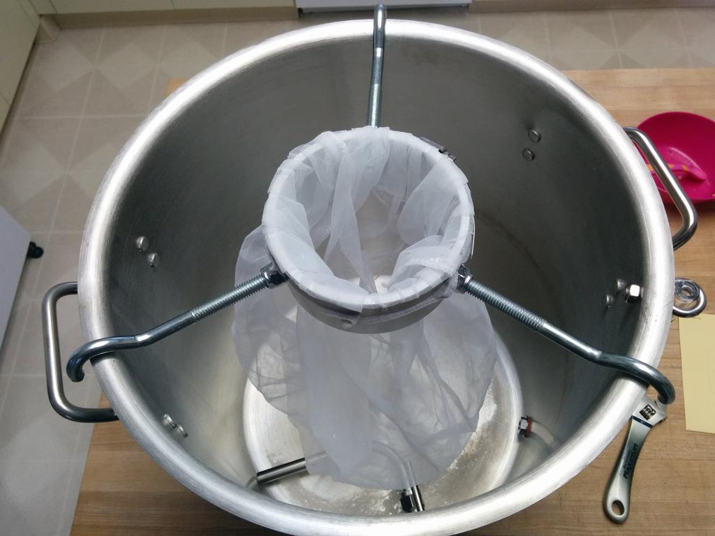 watershedbrew's tweet photo. I've had these parts lying around for months... Finally threw them together. #hopspider http://t.co/aNpM1AB0AV