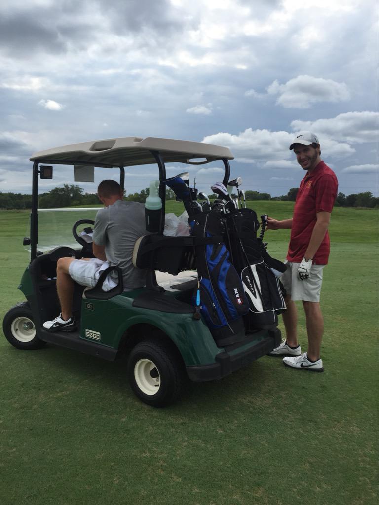 monbrip's tweet photo. OoooOooo Kyle, things are gonna get easier. #golfaroo http://t.co/0a7suh3yvU