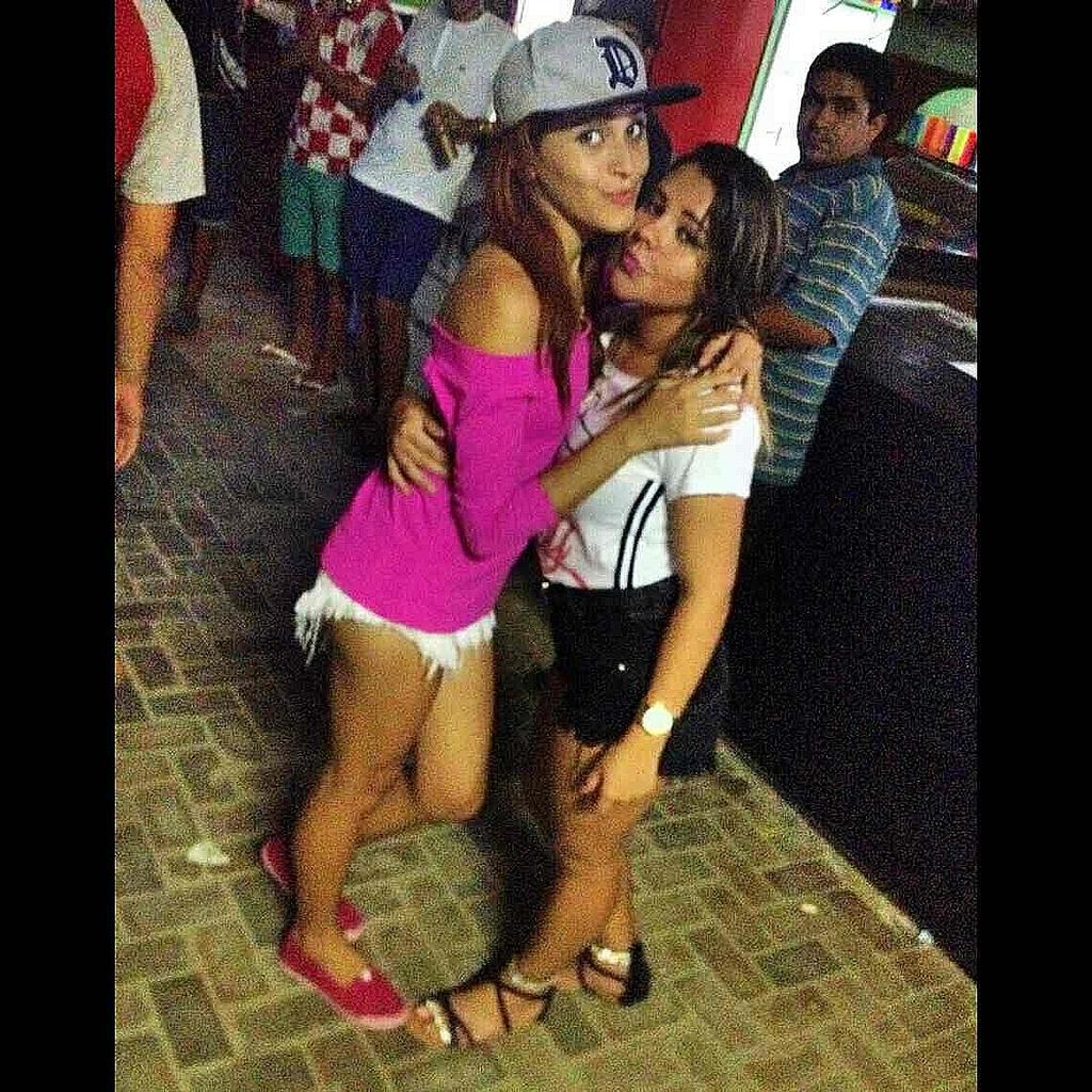 eveline_jb's tweet photo. Minha pequena sdds 👭💓 http://t.co/NpxTcfIj2D