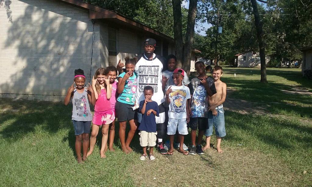 Troll1227's tweet photo. Chilling with the younger SCREWED UP CLICK F.B.I http://t.co/I4t1RwVQU1