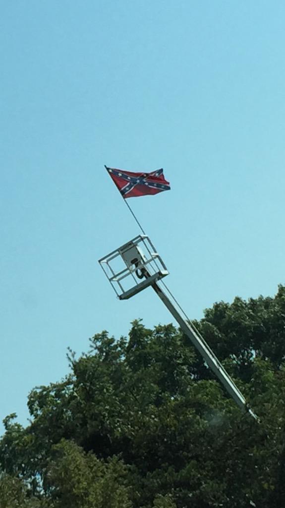 backseatdrivin's tweet photo. Saw this off 95N in Maryland. #shunthenonbelievers #thesouthwillriseagain http://t.co/Fj4GWBkA5Y