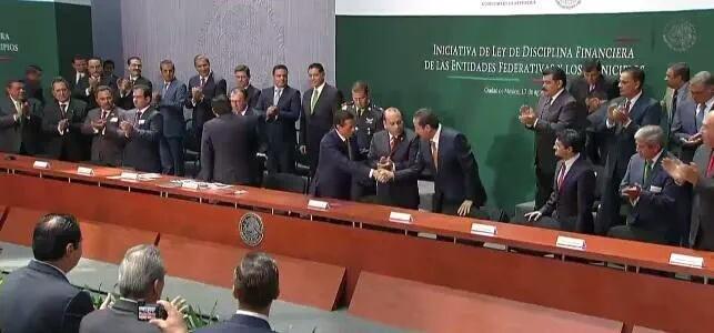 Paco_Olvera's tweet photo. El @gobiernohidalgo respalda ampliamente Iniciativa por una #DisciplinaFinanciera convocada por el Presidente @EPN http://t.co/jj0KM3Ycbc