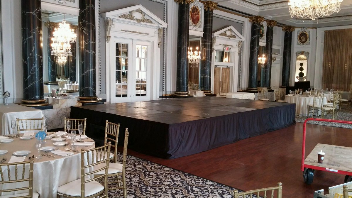 KlassicSoundLLC's tweet image. #customstage #stagerental #baltimore #MDstagerental #productioncompany #event #rental

KlassicSound.com