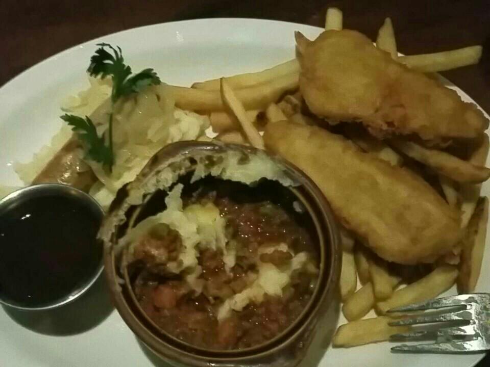 Shepard's Pie, Bangers &amp; Mash &amp; Fish &amp; Chips (@ Dublin House Pub - @dublinhouserb) swarmapp.com/c/jKZHrracRrh
