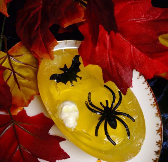 LeNoirBleu2's tweet photo. #Halloweensoap #toyring #toyinside #sugarandspice https://t.co/suutF5o9Vx #etsymntt #etsysocial @EtsySocial @Etsy http://t.co/QHWXCGrCcI