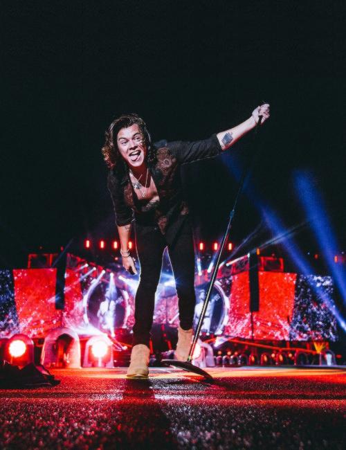 iLariiEhOhOhOh's tweet photo. I've +4000 Harry pics
on my cam roll
I'm going to post 
every single one
RT bc he's perfect
#MTVHottest One Direction http://t.co/E8pOjZynWK