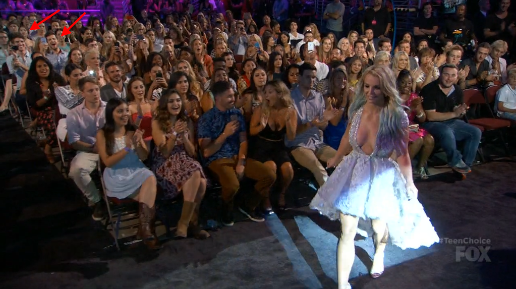 JoeyGraceffa's tweet image. OMG WE LOOK SO CUTE TOGETHER IN THIS PIC @britneyspears!!!