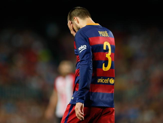 pablo_04092011's tweet photo. Venga piqué da la vuelta al campo para que te vean los del madrid jajajajajaja #PAYASO http://t.co/0ZgX9GV0Gt