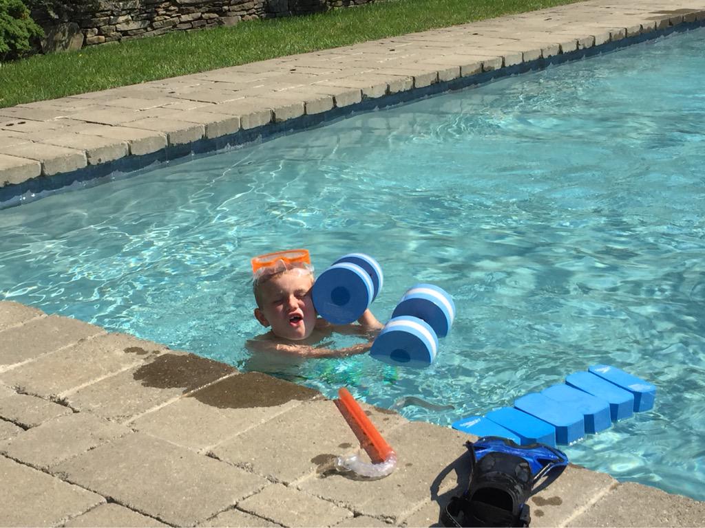 GlennsGym's tweet photo. 15 x :30/:30 sprints in the pool with my workout partner. #vacationworkouts #fitfam http://t.co/nRvzzVIa5f