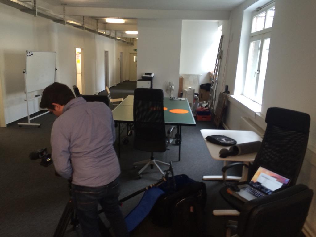 coWORLDMeetings's tweet photo. upWORLD meets Protonet! Sehr cooler Drehtag in Hamburg! #protonet #upworld http://t.co/zLc0PdQFe2