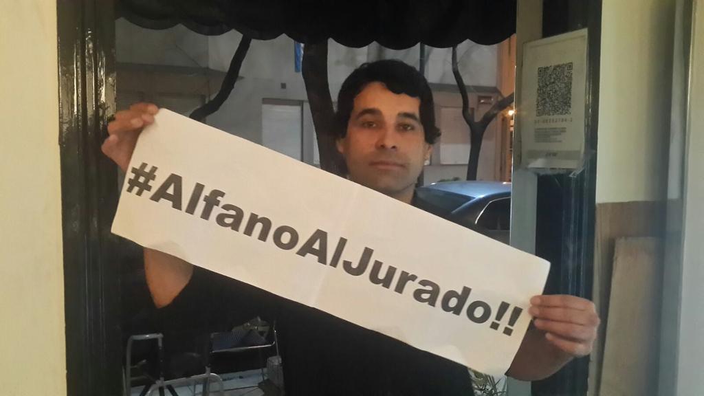 justiciatv's tweet photo. @alfanograce @cuervotinelli #alfanoaljurado #tinellialaafa dos grandes Argentinos http://t.co/LuPU2nSI46