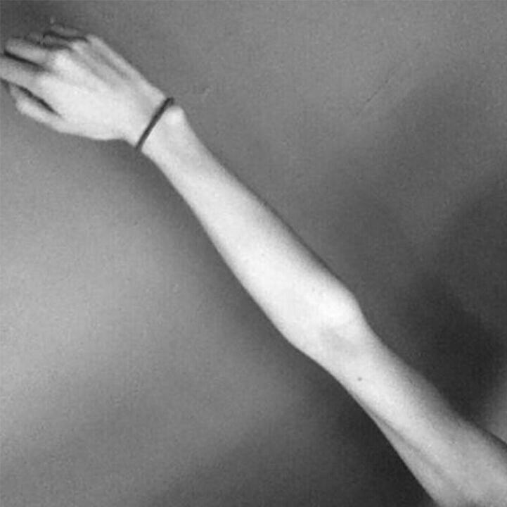 givemebonez's tweet image. For the bones, for the emptiness, for the looks. Starve. Do it. Starve.