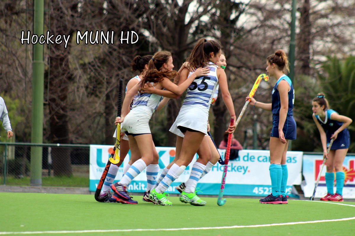 HockeyMUNIHD's tweet photo. #M15D #Damas #02R02F #Recupero Ciudad A Vs Bco Nacion  QUINTA GOL @valengarraffo  -- @euyigarraffo @marcegarraffo http://t.co/haepxgW5zg