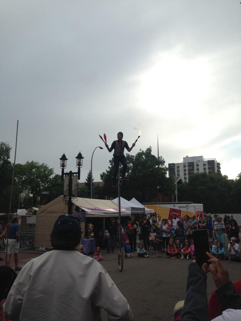edmontonfringe's tweet photo. Fringers are on fire tonight (and every night)! A gloomy day isn't enough to make #yegfringe crowds go away. ☔️ http://t.co/vA6aiizKPi