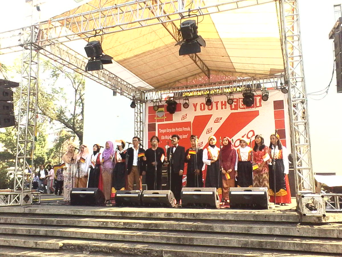 Padus Mahasiswa Departemen Pendidikan Bahasa Jerman UPI ( Deutschstudentenchor) pada acara <a href="/BDGYouthForum/">#BDGYouthForum</a> kemarin