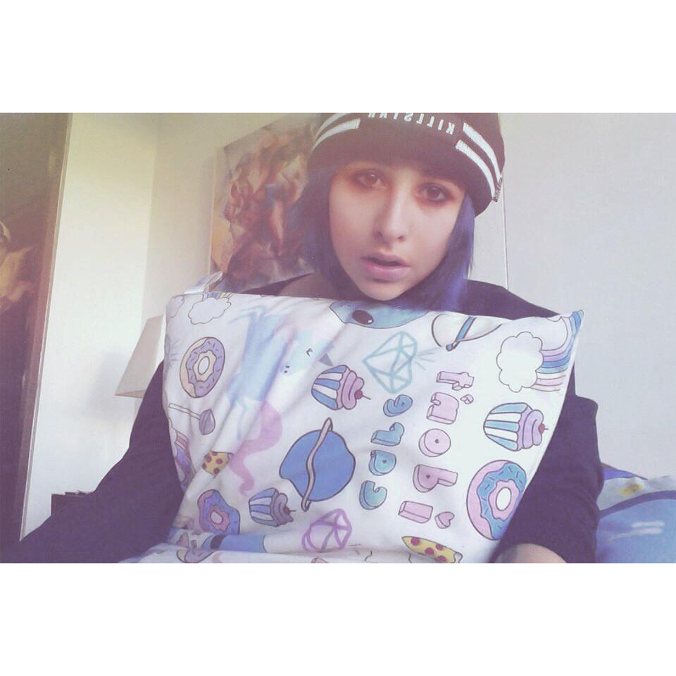 JuanamartinezH's tweet image. “El amor es saltar al vacío y esperar que en la caída te crezcan alas." instagram.com/p/6gRoL6L8kV/