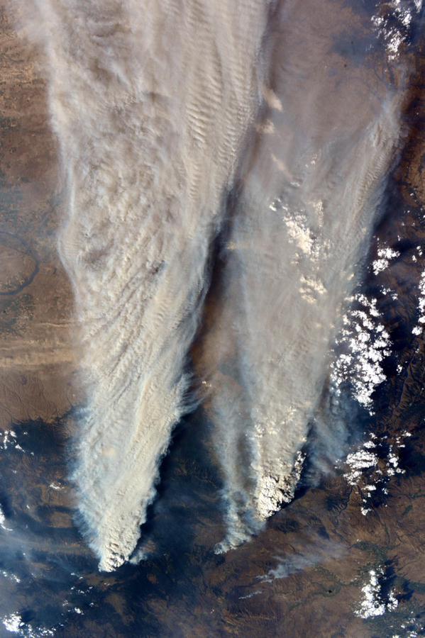NASA's tweet image. Hot, dry summer weather brings large wildfires, charring nearly 7 million acres go.nasa.gov/1TOyMp0 #EarthRightNow
