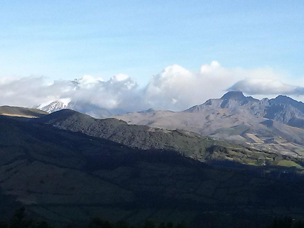 luisguamant's tweet photo. Esta es hoy por la tarde del cotopaxi http://t.co/ceV0R1b2u8