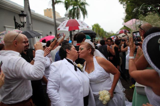 NOH8Campaign's tweet photo. Over 60 same-sex couples exchange vows in historic mass wedding in Puerto Rico #LoveWins #NOH8 http://t.co/5fS826wJ9J http://t.co/Pt7AynzP9G
