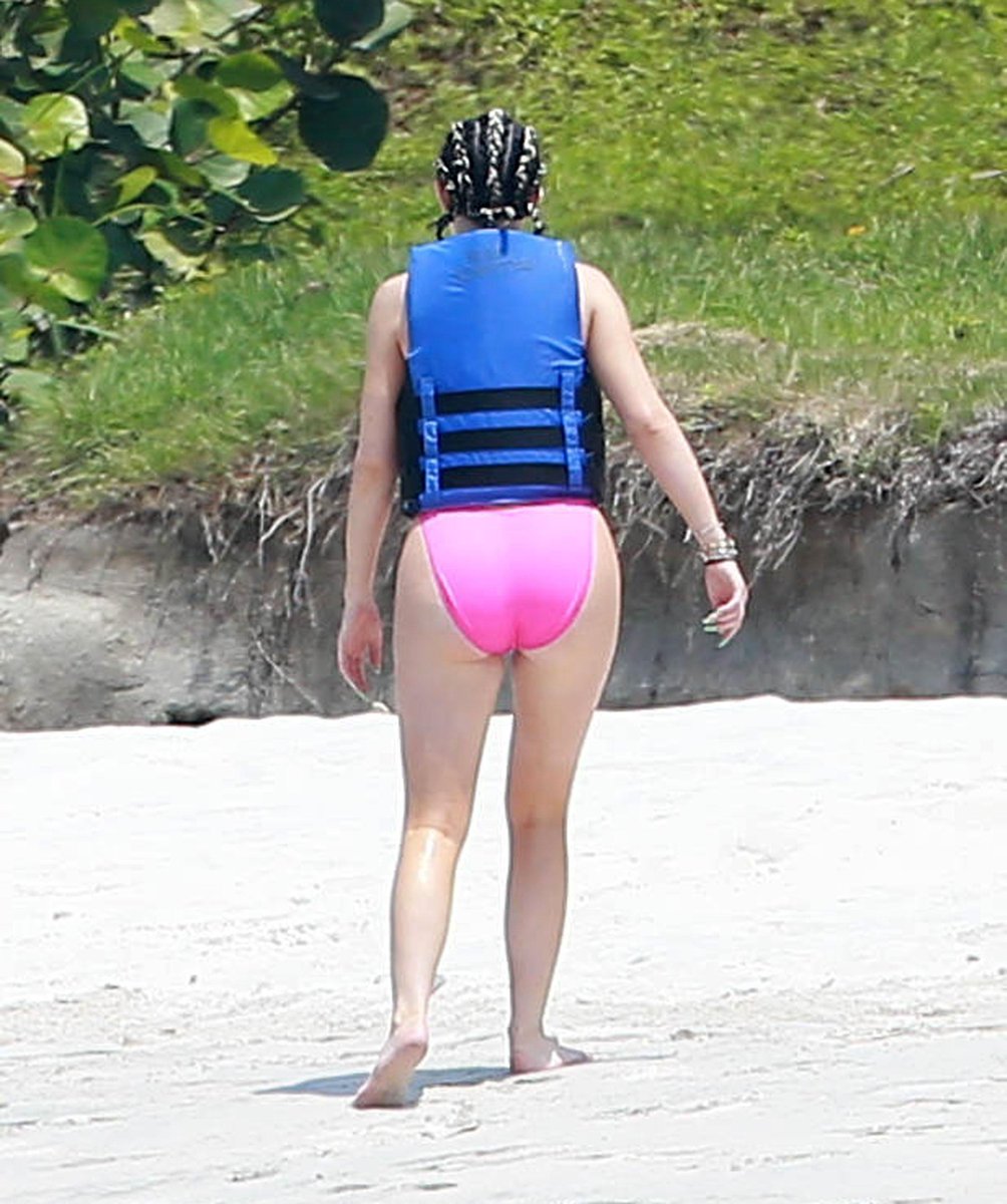 jennerupdates_'s tweet photo. Kylie Jenner - Punta Mita, Mexico. http://t.co/whIzaQCONI
