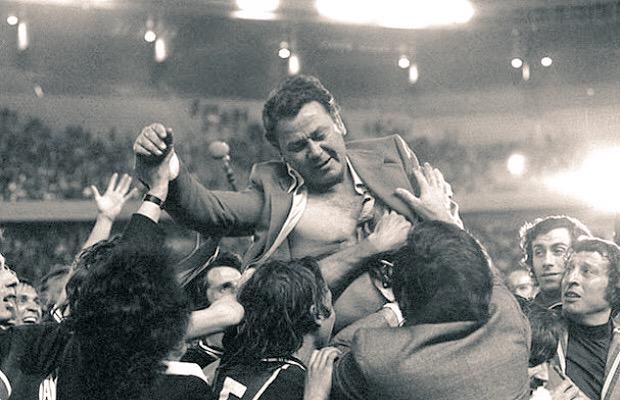 Histoire_du_PSG's tweet photo. Joyeux anniversaire Just FONTAINE! Notre ancien manager, qui nous a offert la montée en 74, fête ses 82ans! #PSG http://t.co/murzG3vFcY