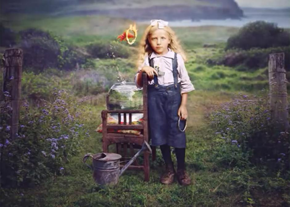 In This Video Photoshop Artist Creates Stunning Composite By Mixing Vintage Photo With Her Own bit.ly/1TNBqvo