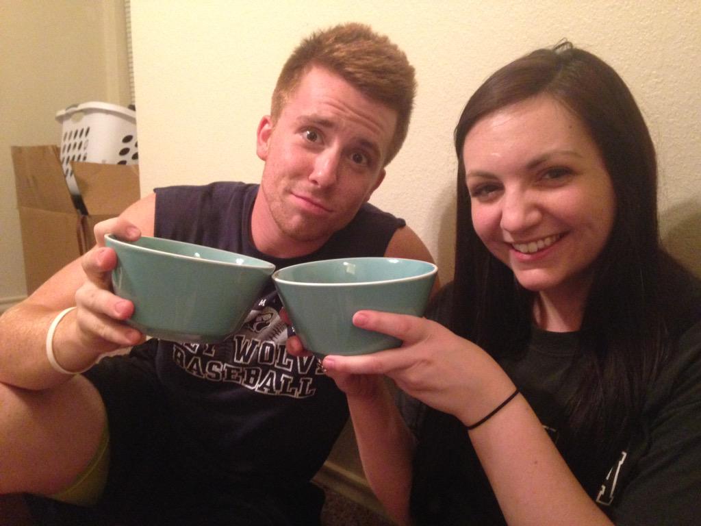 nicoleacook's tweet photo. when you don't have glasses, you drink out of bowls 😂 #BowlBuddies #movingdayprobs #WWCH http://t.co/7YFCTyvA2i