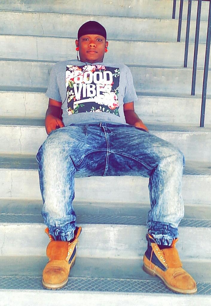 KillIt_OrQuit's tweet photo. Imma sexy 31yro. nigga wit a Teen face maybe early 20's on a bad day #GodIsDood http://t.co/GYA31u0MtD