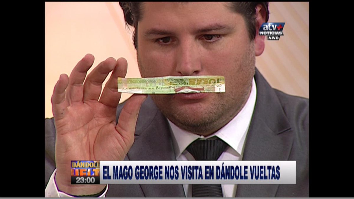atvmasnoticias's tweet photo. [#ENVIVO] #MagoGeorge realiza truco con un billete en #DándoleVueltas ►http://t.co/KZSkQUrrz3 http://t.co/hUt2PTiDRw