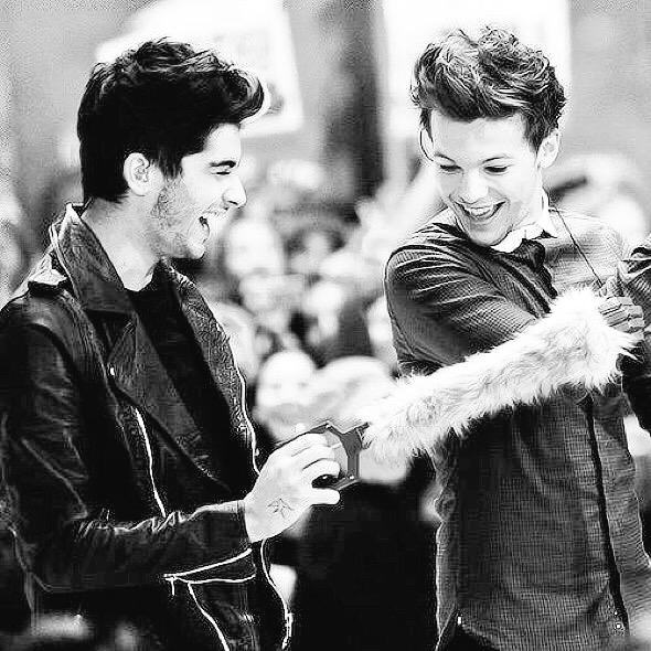 TeamDirectionBR's tweet image. Eu acredito que essa amizade mesmo distante nunca vai acabar! #MTVHottest One Direction