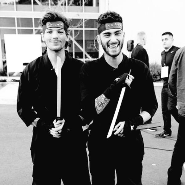 TeamDirectionBR's tweet image. Eu acredito que essa amizade mesmo distante nunca vai acabar! #MTVHottest One Direction