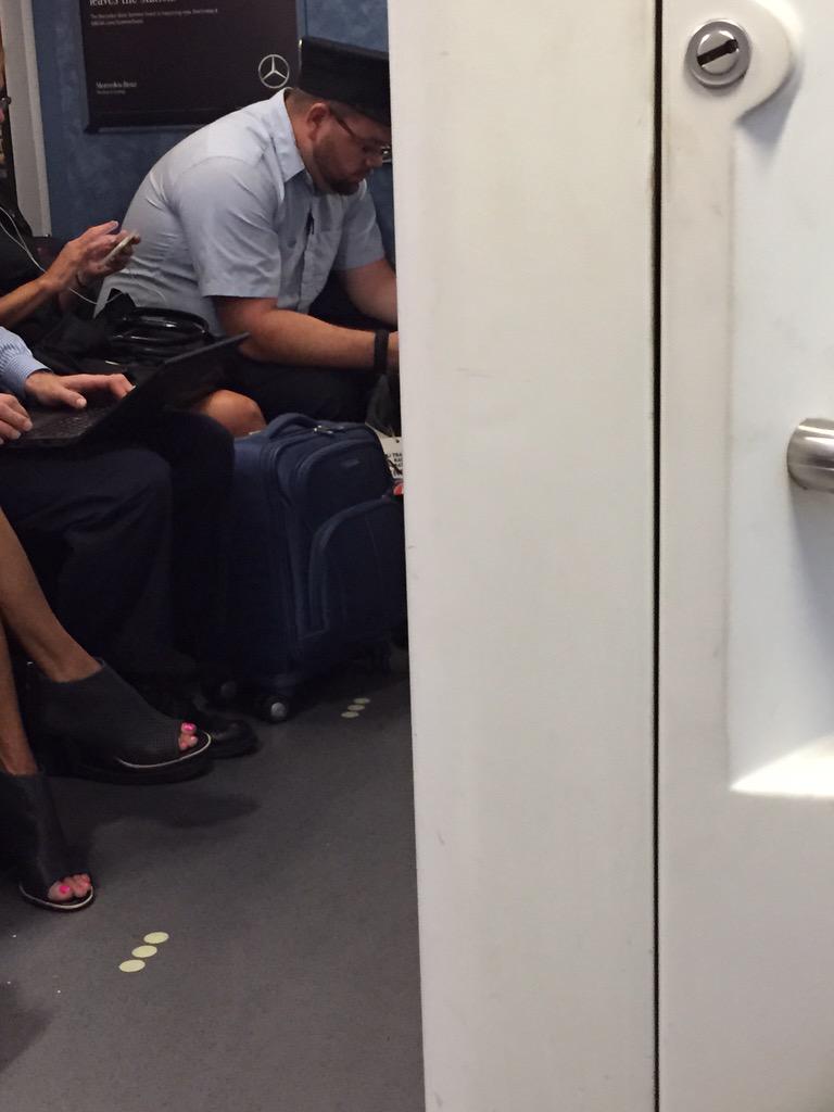 ClassicBB's tweet photo. @NJTRANSIT_NEC a woman and I are standing, so the conductor can sit and read the paper w his coffee. @NJTransit_FAIL http://t.co/gI3Uo8mDXu