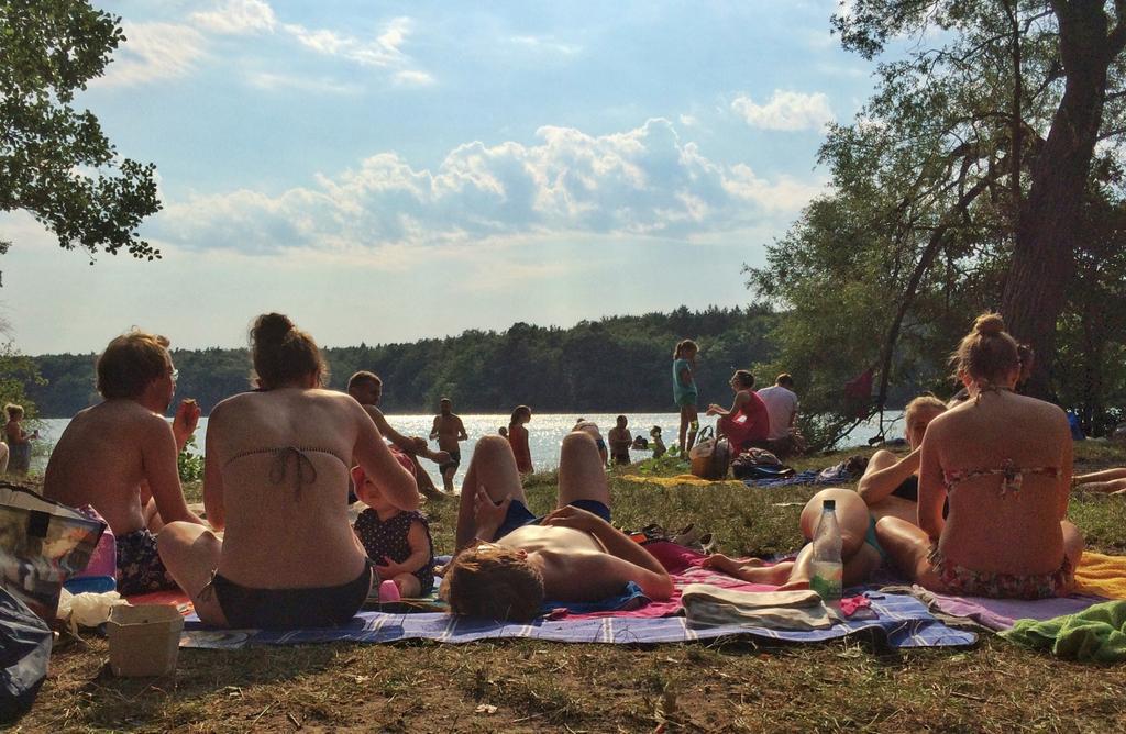 New blog post! I've found the ultimate Berlin lake and here's how you can get there thenwetakeberlin.de/best-berlin-la…