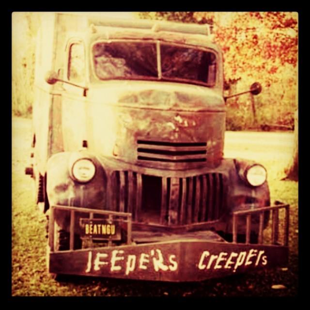 oldcar_photo's tweet photo. #beeating #mood #creeper #insidejoke @deleriumnaomi #jeepers #beatingu #whatdoesitsay #feelingsgotmelike #rideordieโฆ http://t.co/4Su9uqAvbm