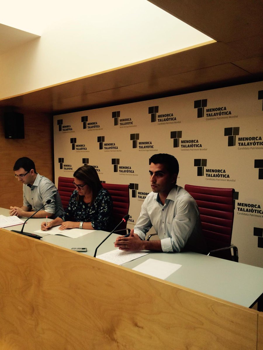 ConsellMenorca's tweet photo. El director insular @mickycompany fa balanç de la seva àrea @susanamora2015 @jcarbace #rodapremsa http://t.co/FSxrFaNKsU
