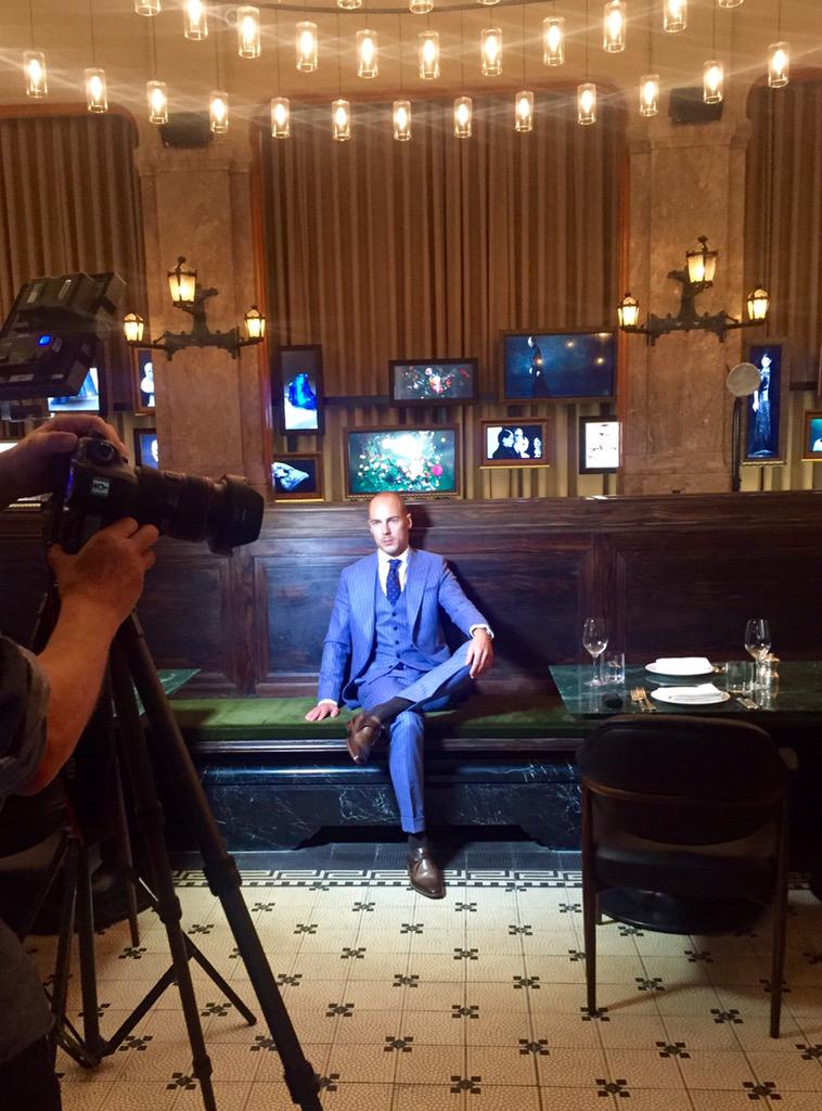 FD_Persoonlijk's tweet image. Zakenmannen en hun maatpakken. Shoot voor #Modespecial in hagelnieuw The Duchess.