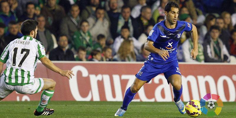 realvalladolid's tweet photo. [Fichaje] Moyano, procedente del Tenerife, última incorporación del Real Valladolid http://t.co/rHMGB7nWMb #pucela http://t.co/rx8pUkNMRa