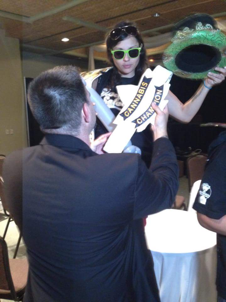 kpl11482's tweet photo. @medicinal_mike w/ #AddieMartin #420comic @LVCIC420 @NugLifeRadio http://t.co/WPUWAYbFxN