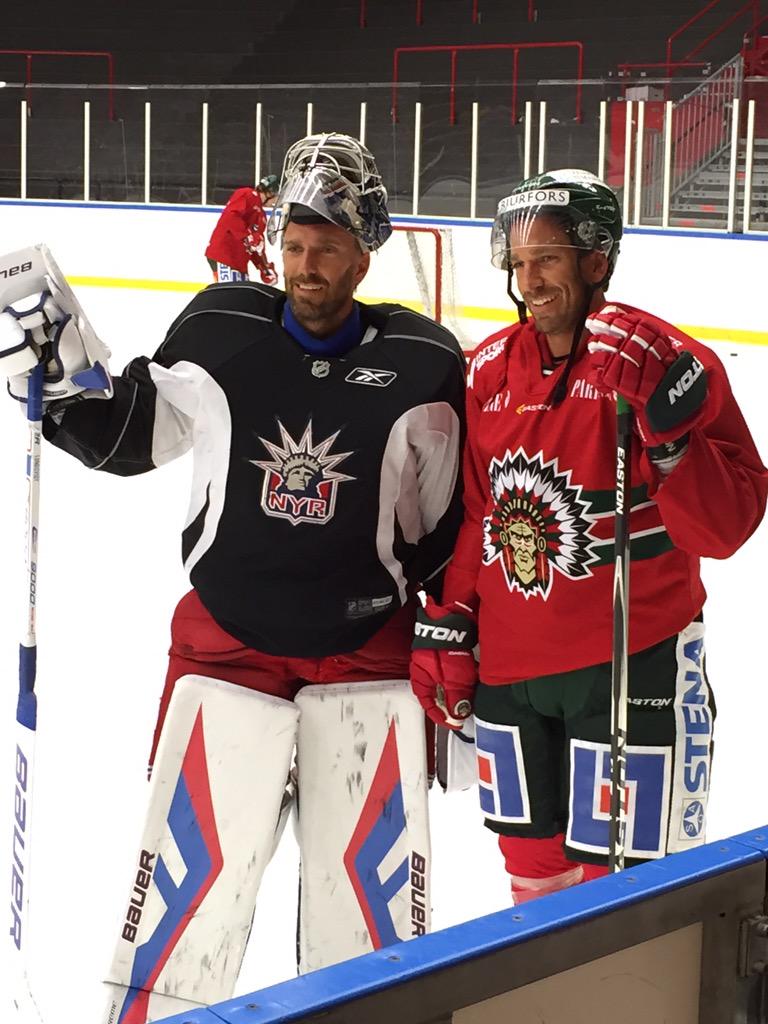 rylanderjohan's tweet photo. Fint. @frolunda_hc @NYRangers http://t.co/hQBAk22Uxd http://t.co/DlmzSozouN
