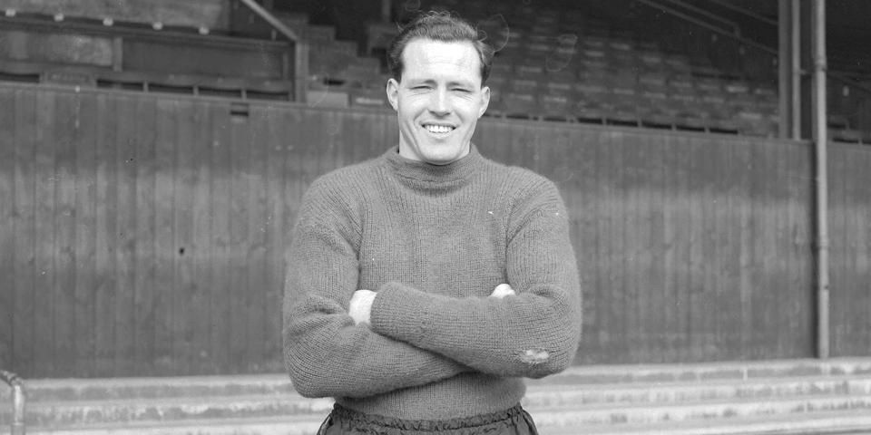 NorwichCityFC's tweet photo. Norwich City were saddened to learn of the passing of Sandy Kennon on Monday. More: http://t.co/0d3hd1zpe7 #ncfc http://t.co/hgxRoLnLtd