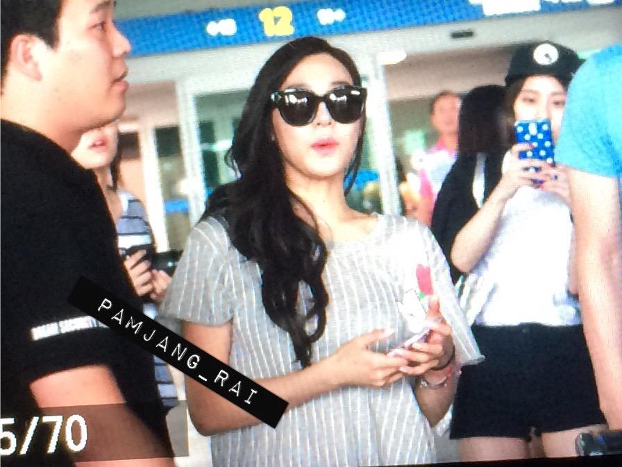 [PIC][18-08-2015]Tiffany trở về Hàn Quốc vào chiều nay CMrjKF5VEAAkUl8