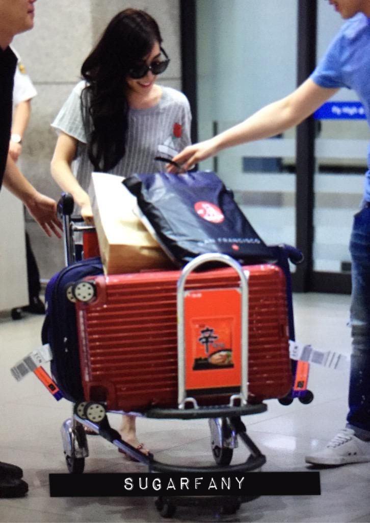 [PIC][18-08-2015]Tiffany trở về Hàn Quốc vào chiều nay CMrkuCJUYAAymWZ