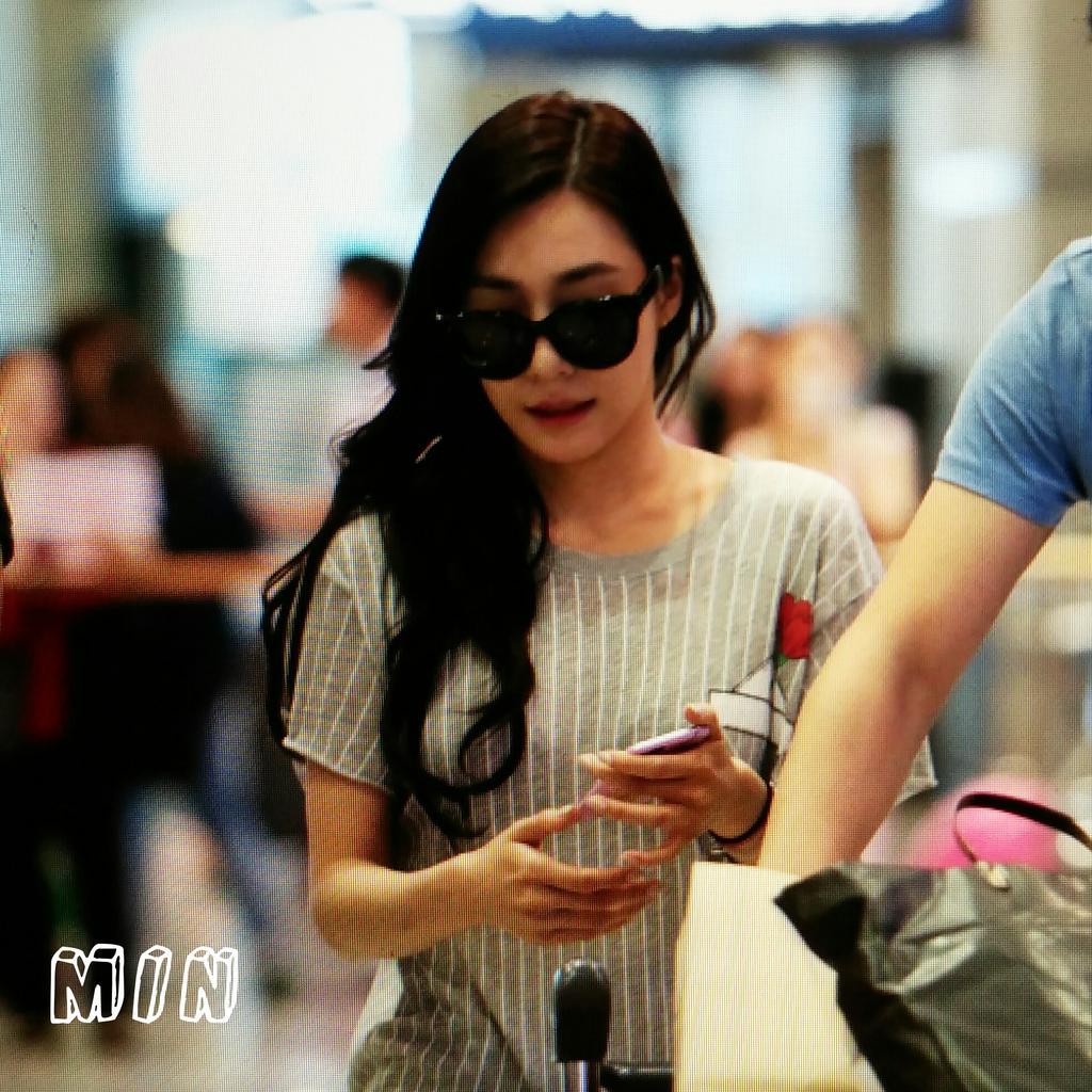 [PIC][18-08-2015]Tiffany trở về Hàn Quốc vào chiều nay CMrlo53VAAAsCL_