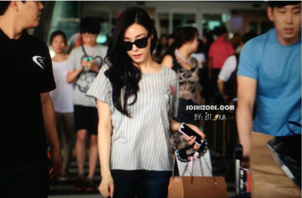 [PIC][18-08-2015]Tiffany trở về Hàn Quốc vào chiều nay CMrnQFrUcAEycb3