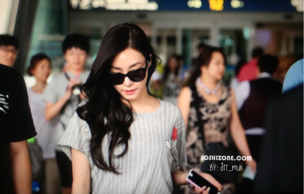 [PIC][18-08-2015]Tiffany trở về Hàn Quốc vào chiều nay CMrnQkhUkAIaM_C