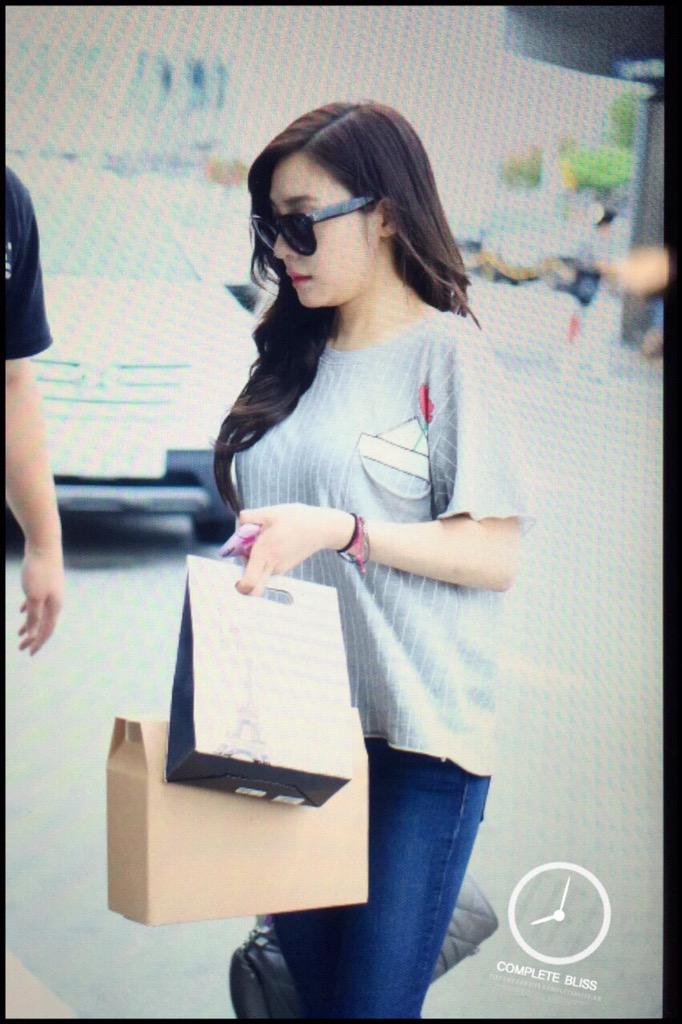 [PIC][18-08-2015]Tiffany trở về Hàn Quốc vào chiều nay CMrpAFvUEAER1wR